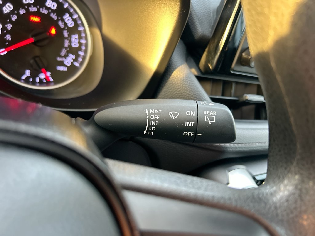 Used 2019 Toyota RAV4 LE FWD image 18