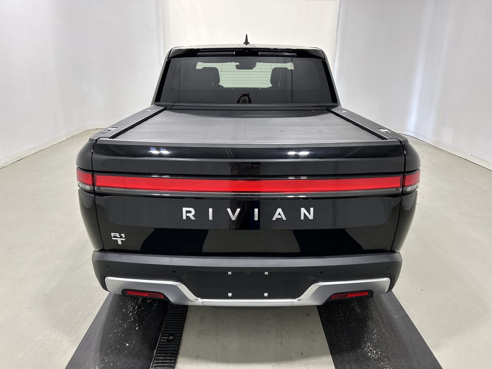 Used 2024 Rivian R1T Adventure AWD/4WD image 4