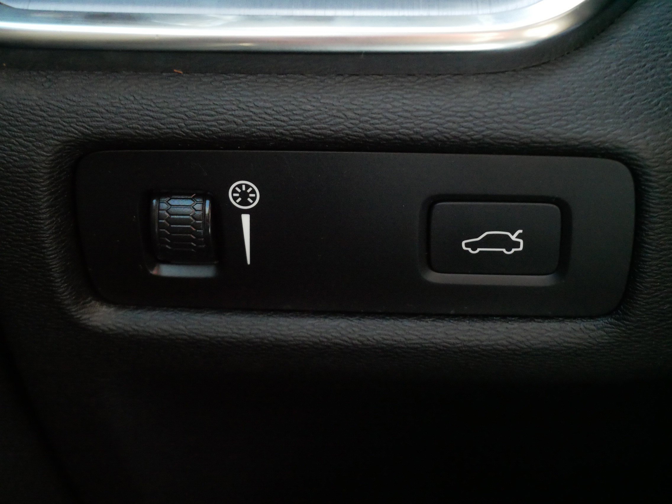 Used 2019 Volvo S60 T6 Momentum w/ Premium Package image 25