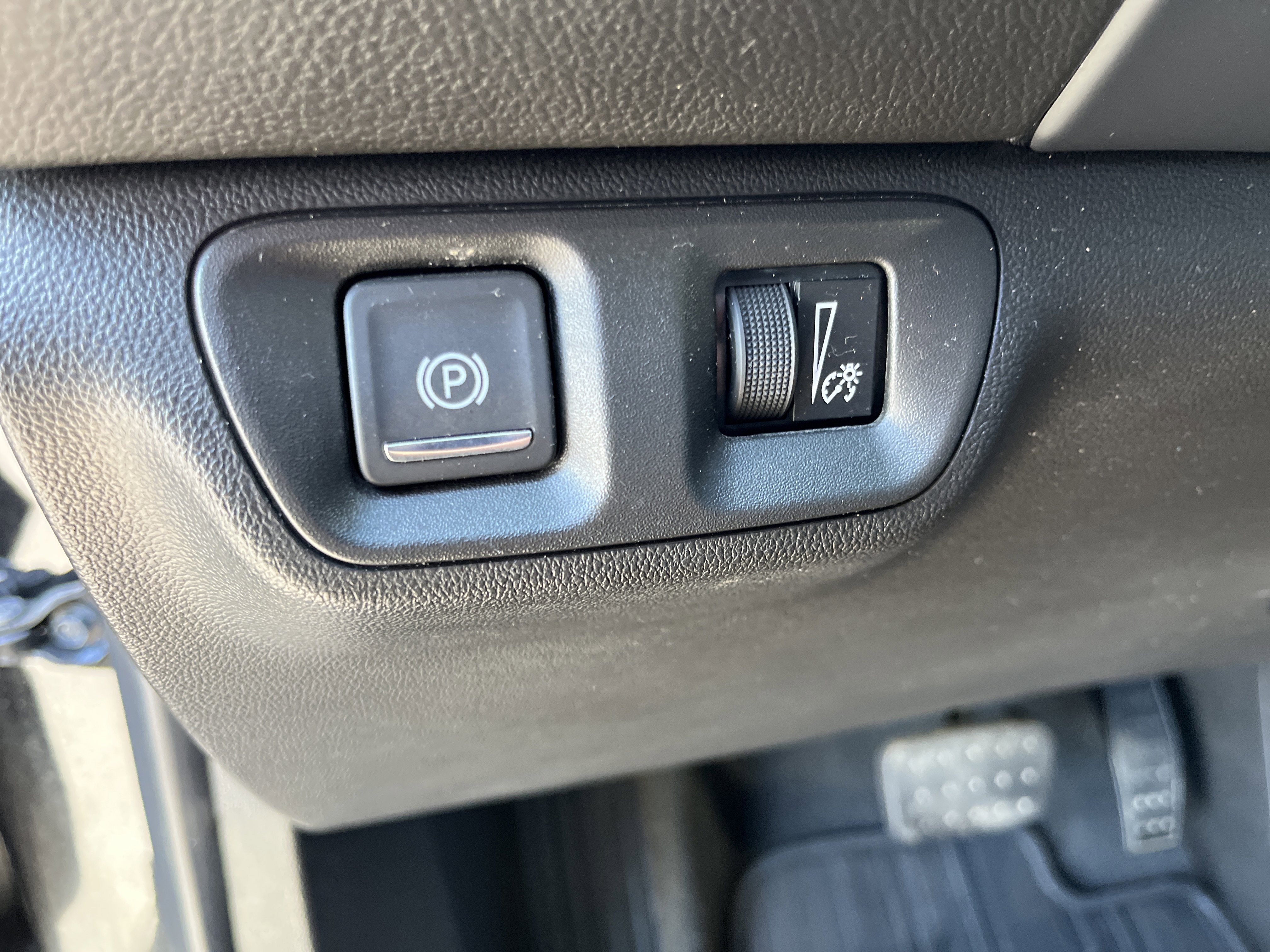 Used 2023 GMC Acadia SLE AWD/4WD image 19