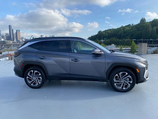 Used 2025 Hyundai Tucson Limited AWD/4WD image 2