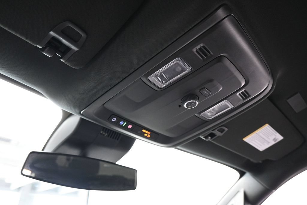 Used 2025 Chevrolet Suburban LT RWD image 29