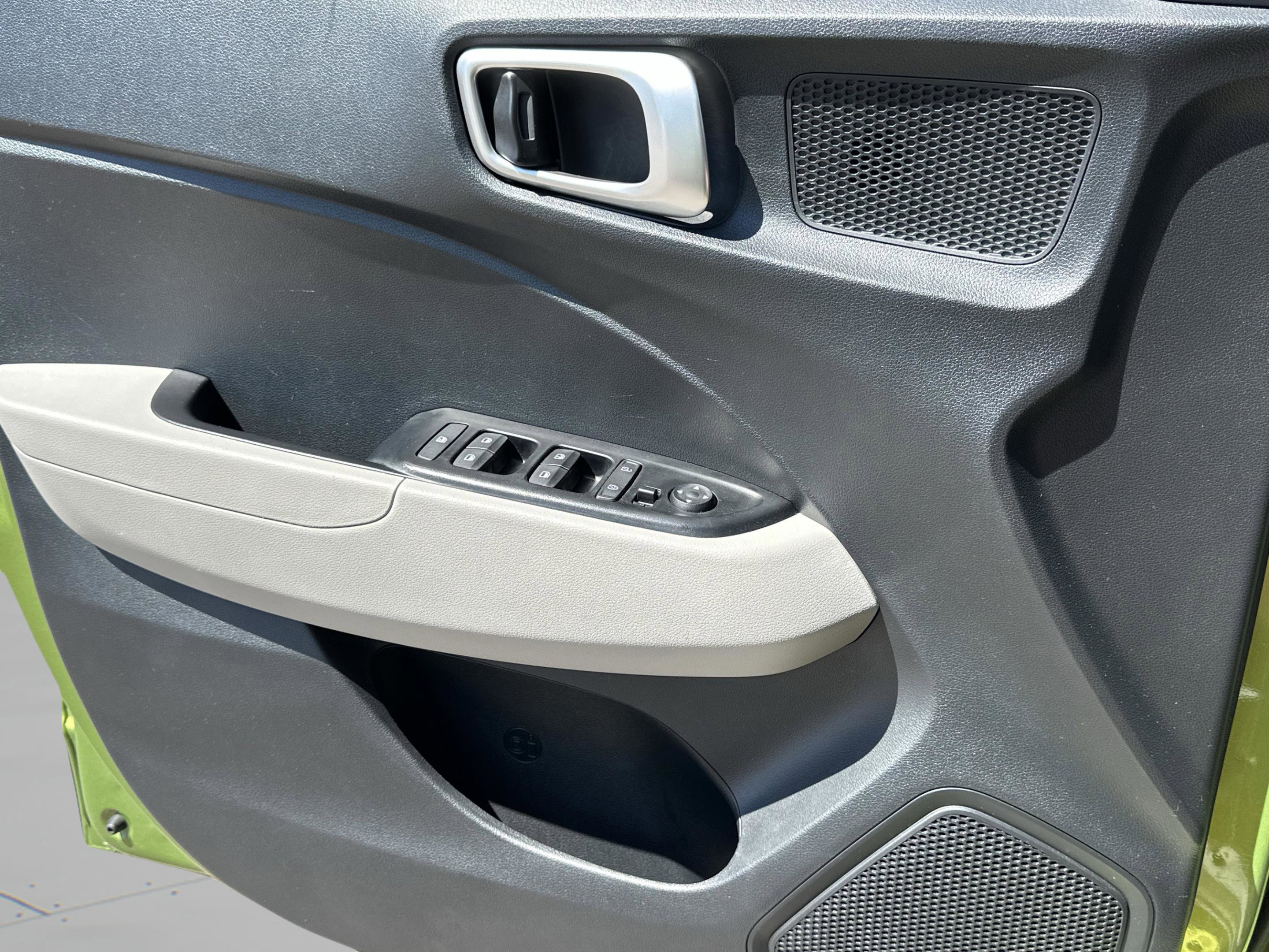 Certified 2023 Hyundai Venue SEL FWD image 20