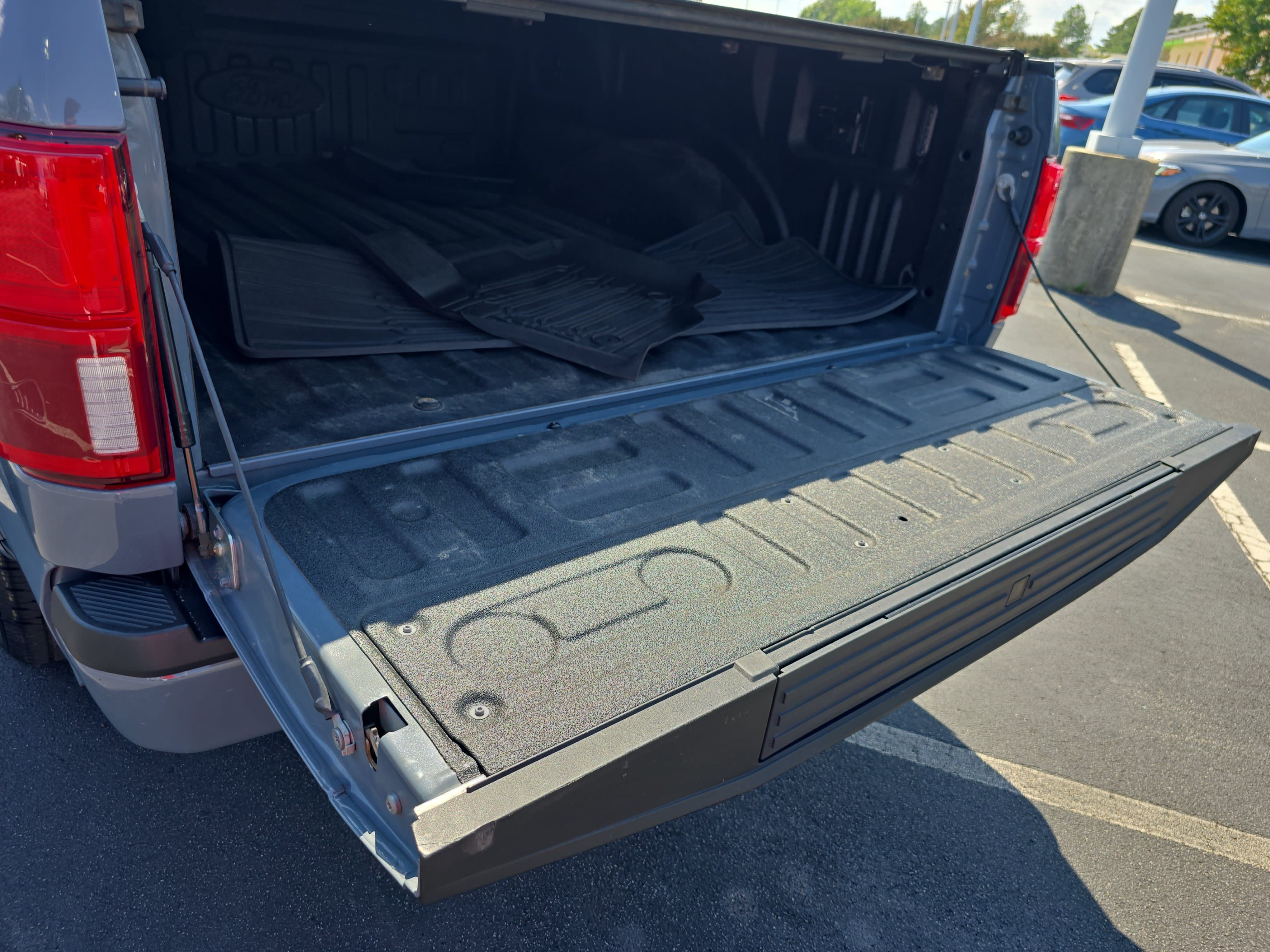 Used 2019 Ford F150 Lariat w/ Equipment Group 502A Luxury AWD/4WD image 12