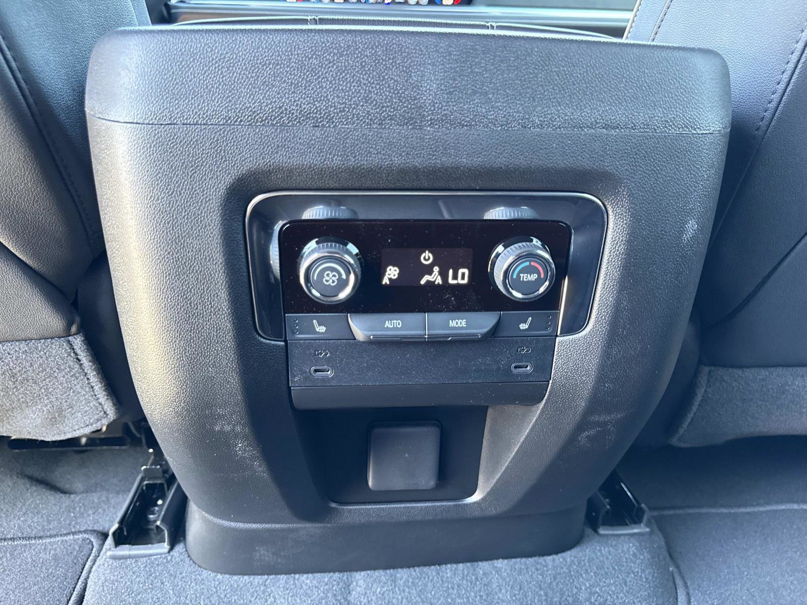 New 2026 Chevrolet Suburban Premier image 30