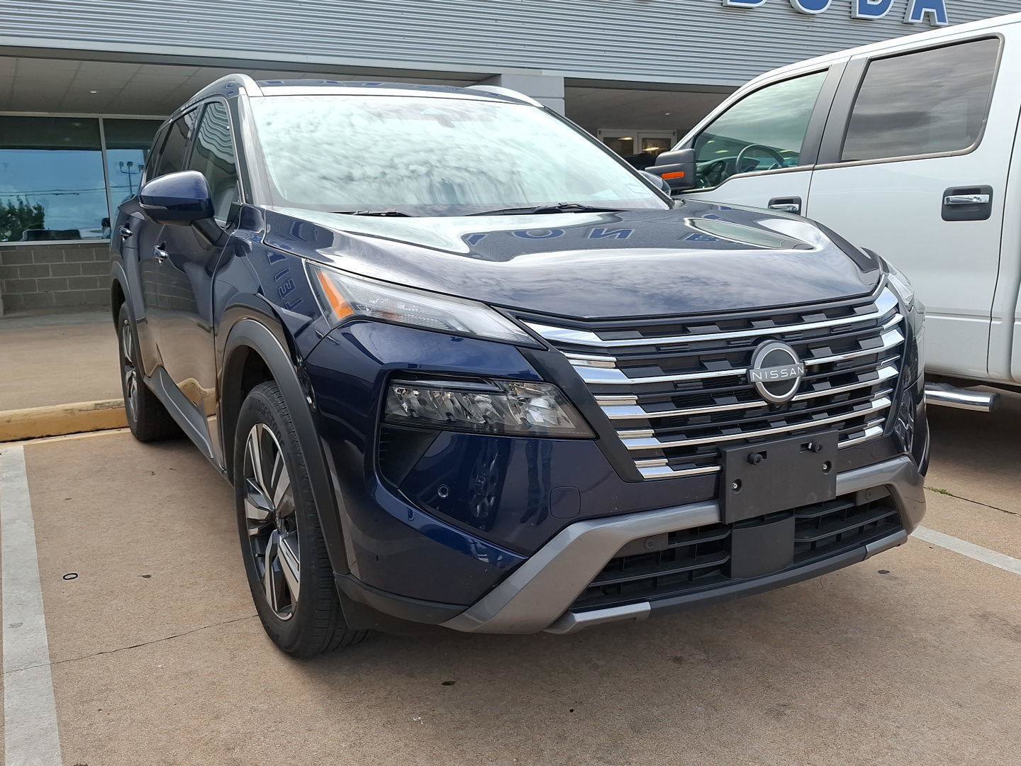 Used 2026 Nissan Rogue SL FWD image 6
