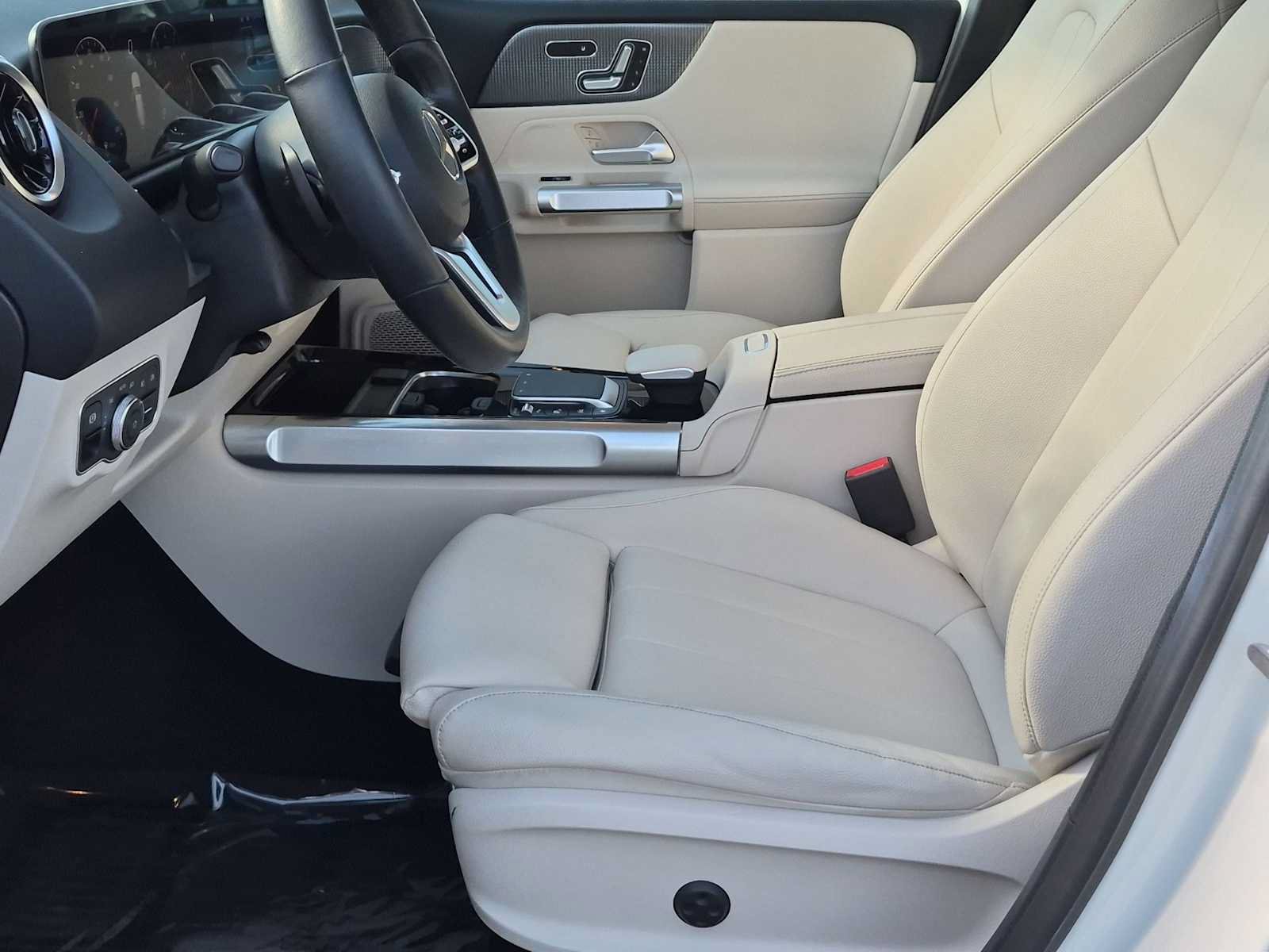 Used 2021 Mercedes-Benz GLB 250 4MATIC image 17