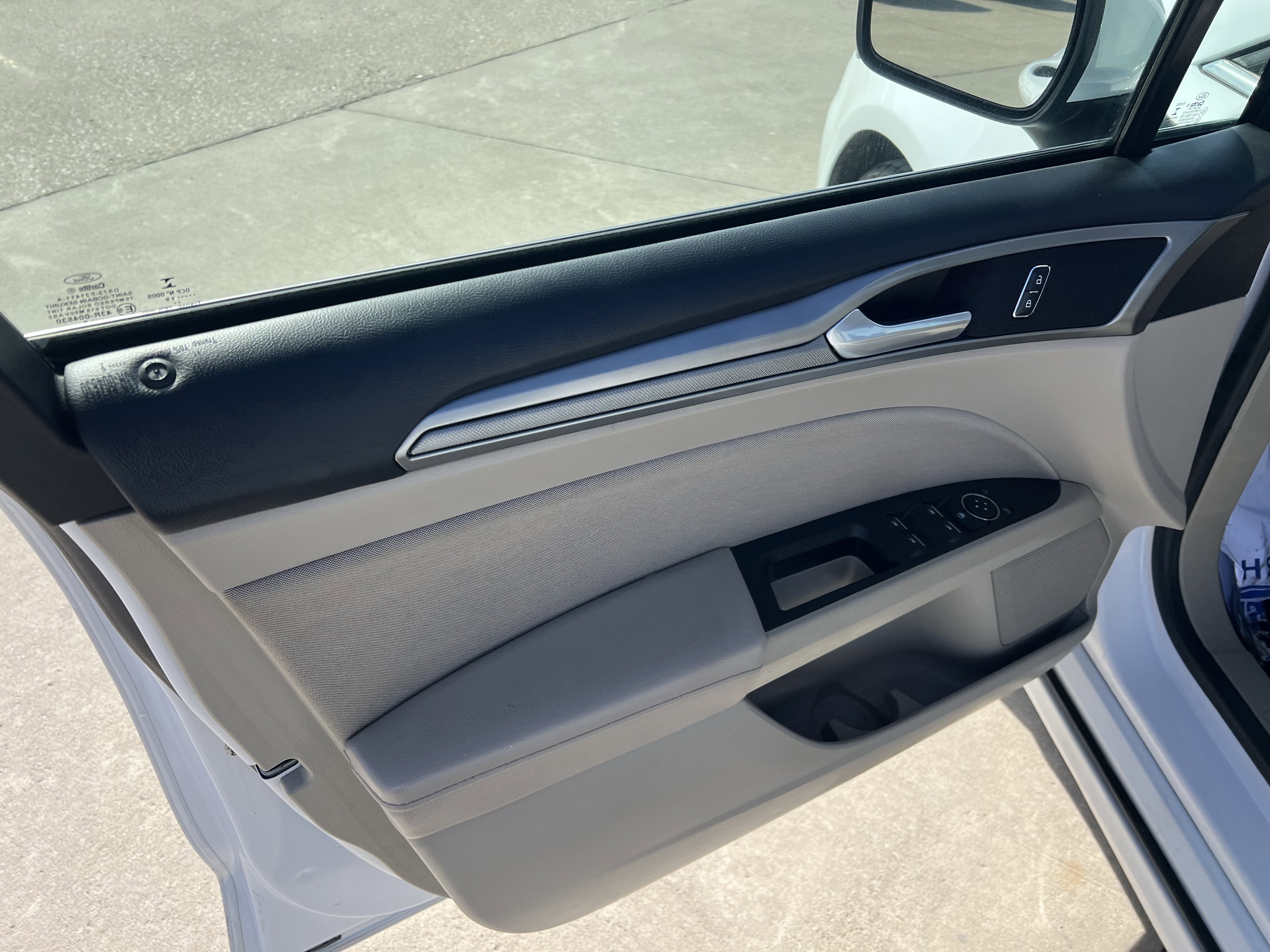 Used 2019 Ford Fusion SE image 13