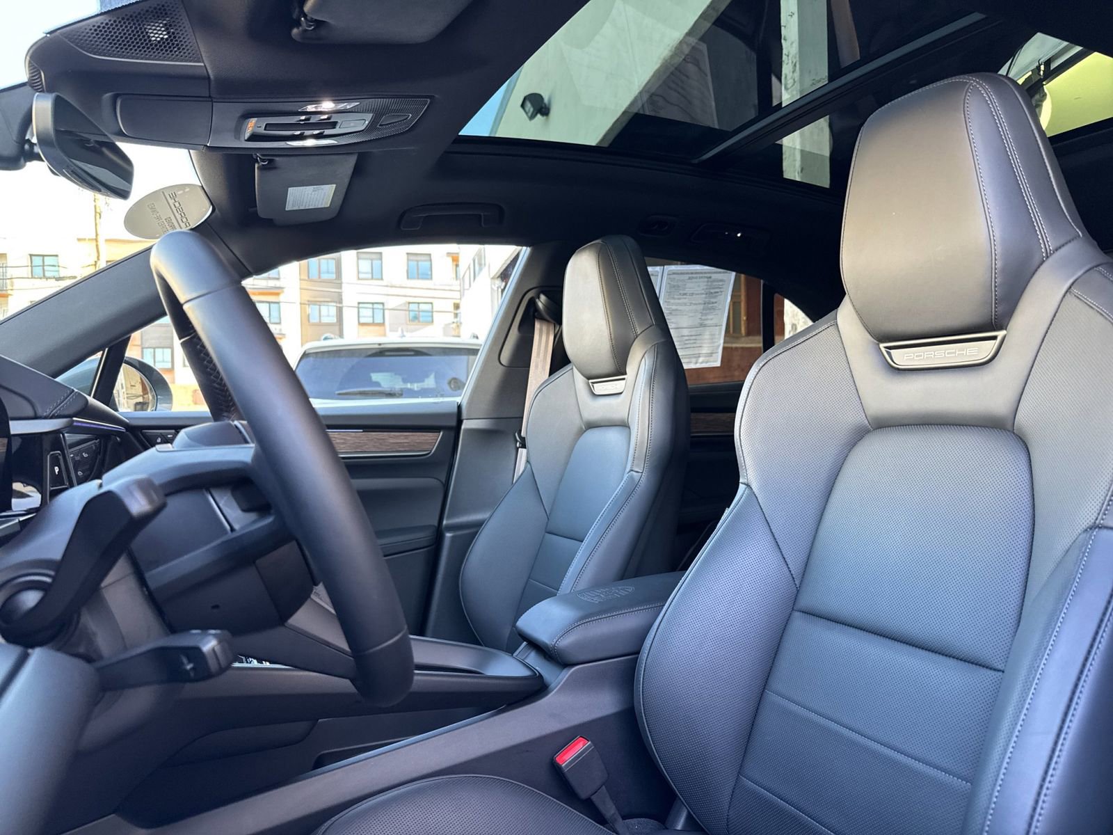 Used 2025 Porsche Macan 4 Electric image 5