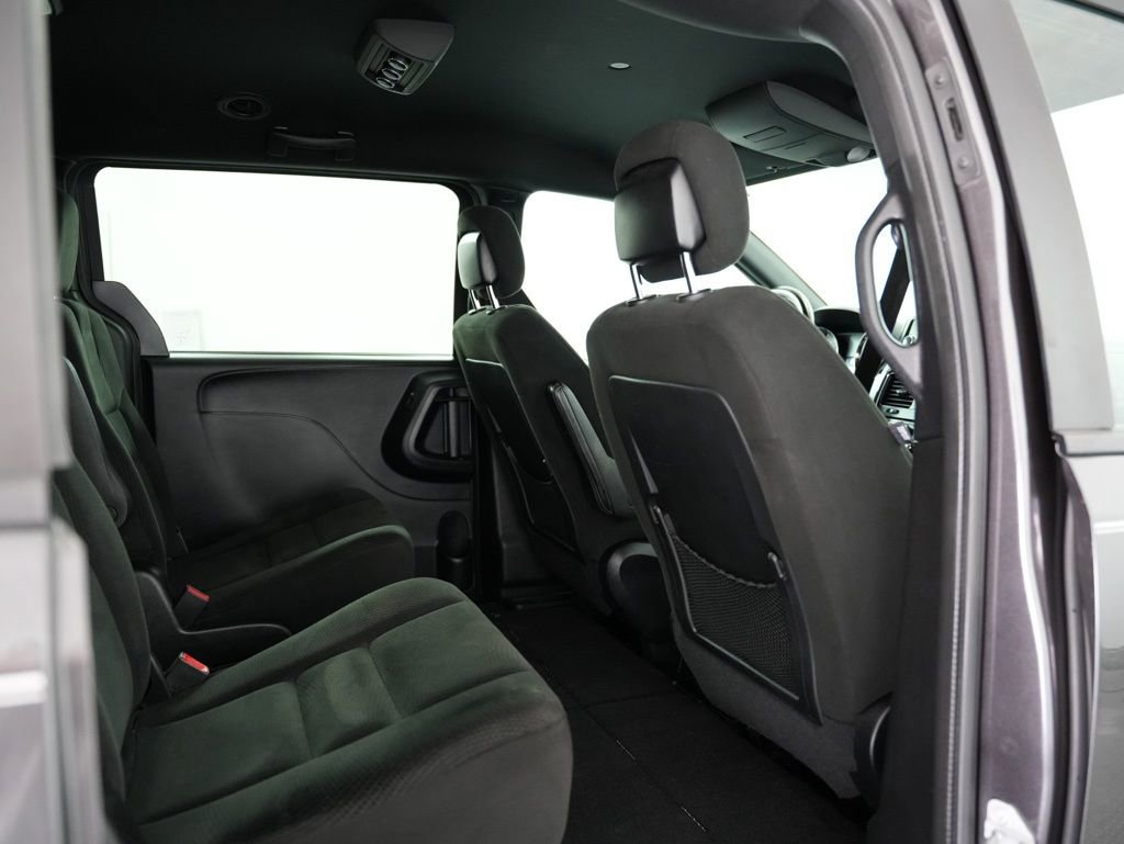Used 2015 Dodge Grand Caravan SE image 33