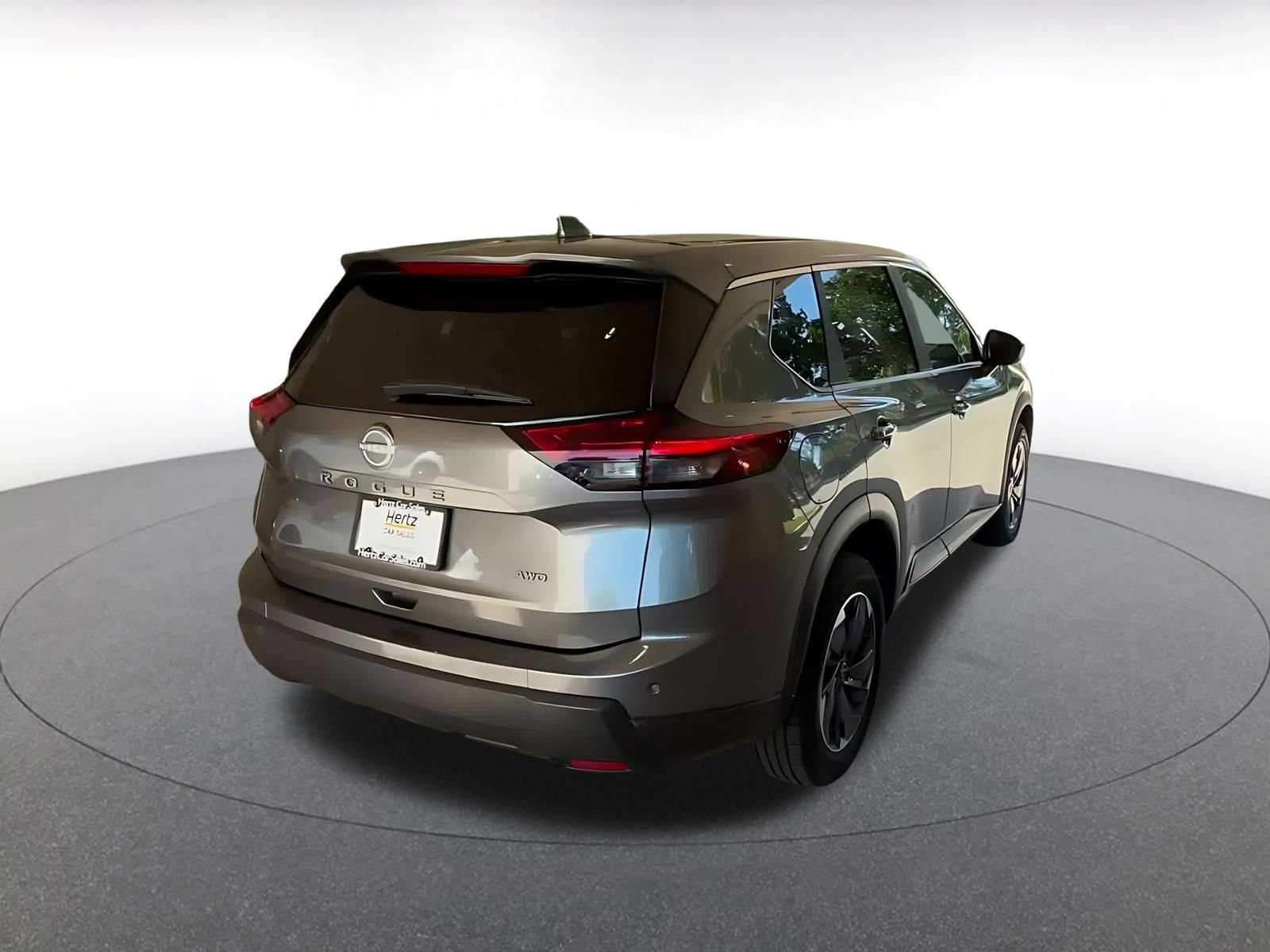 Used 2025 Nissan Rogue SV AWD/4WD image 13