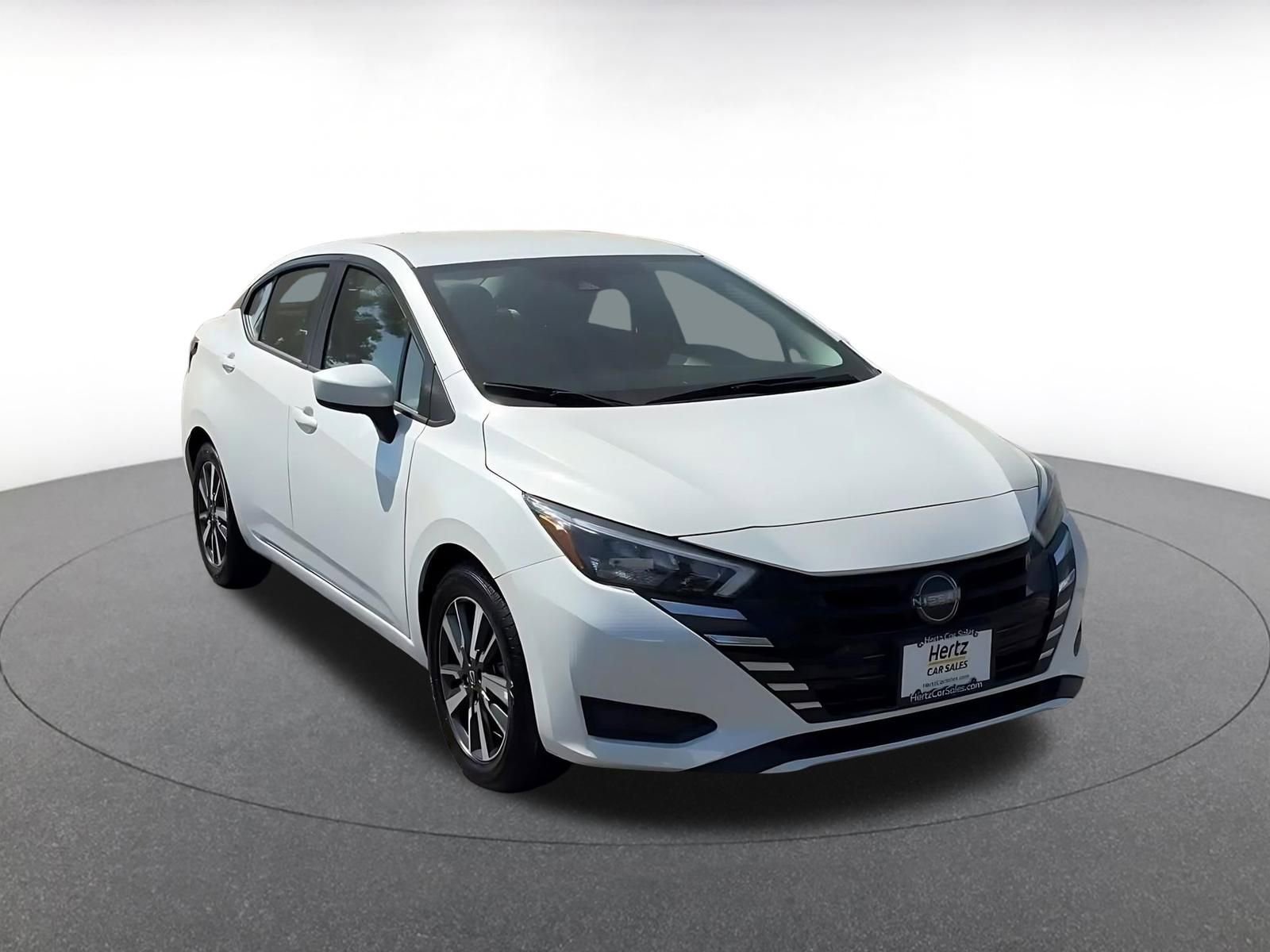 Used 2025 Nissan Versa SV image 3