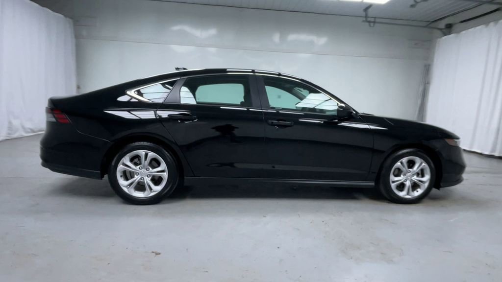 Used 2025 Honda Accord LX image 9