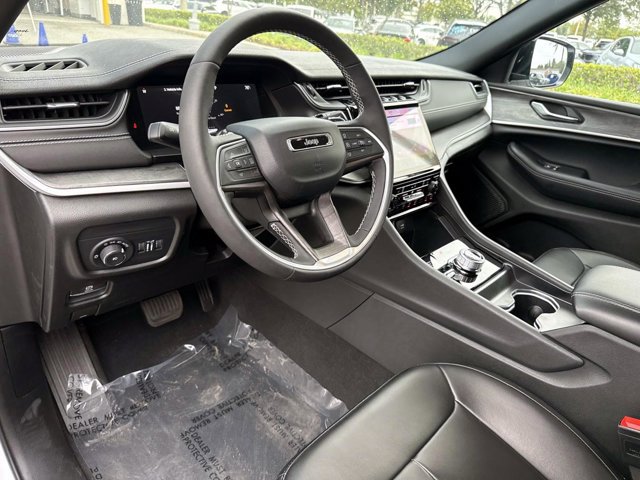 Used 2024 Jeep Grand Cherokee Limited AWD/4WD image 23