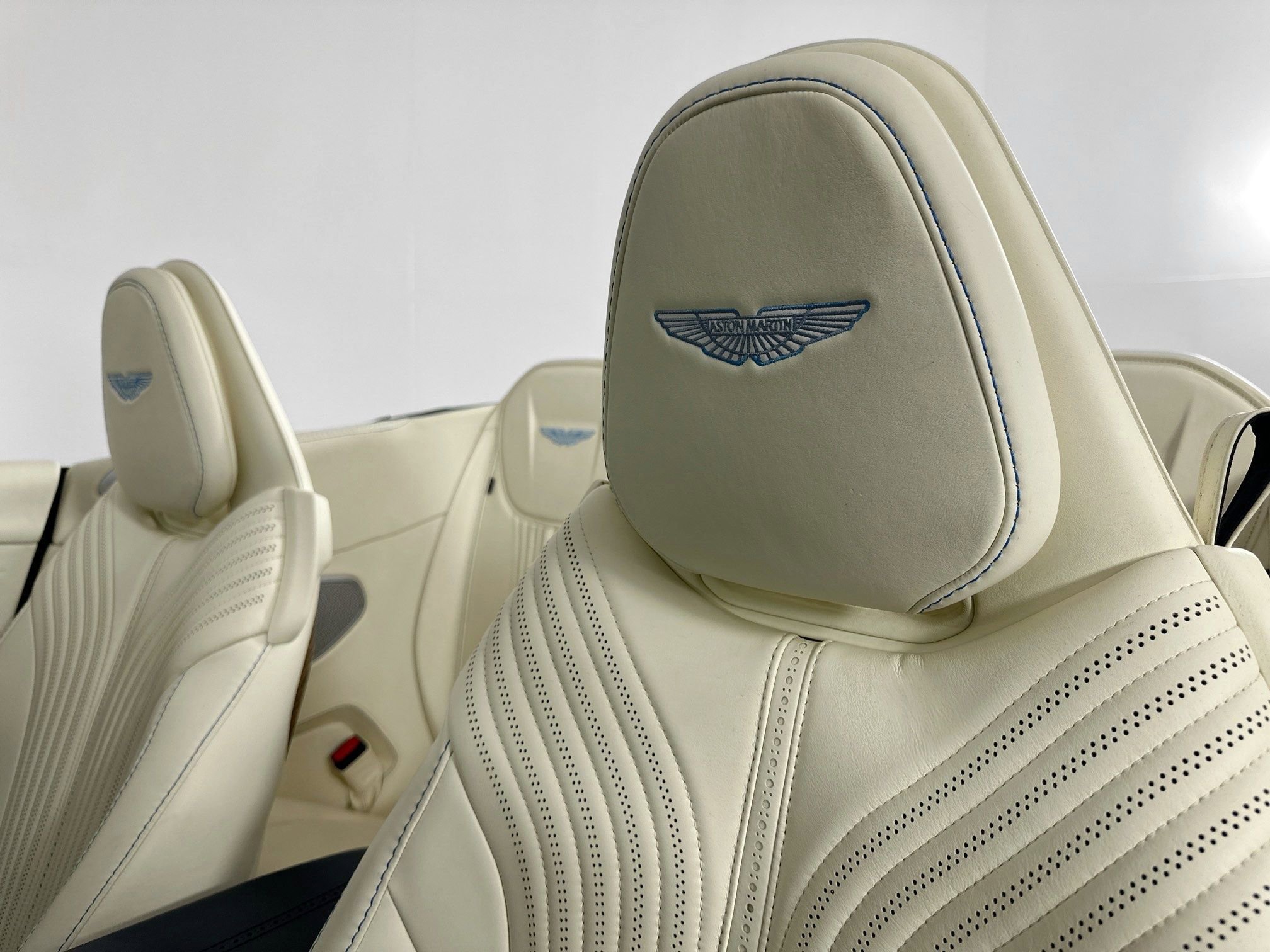Used 2019 Aston Martin DB11 Volante RWD image 5
