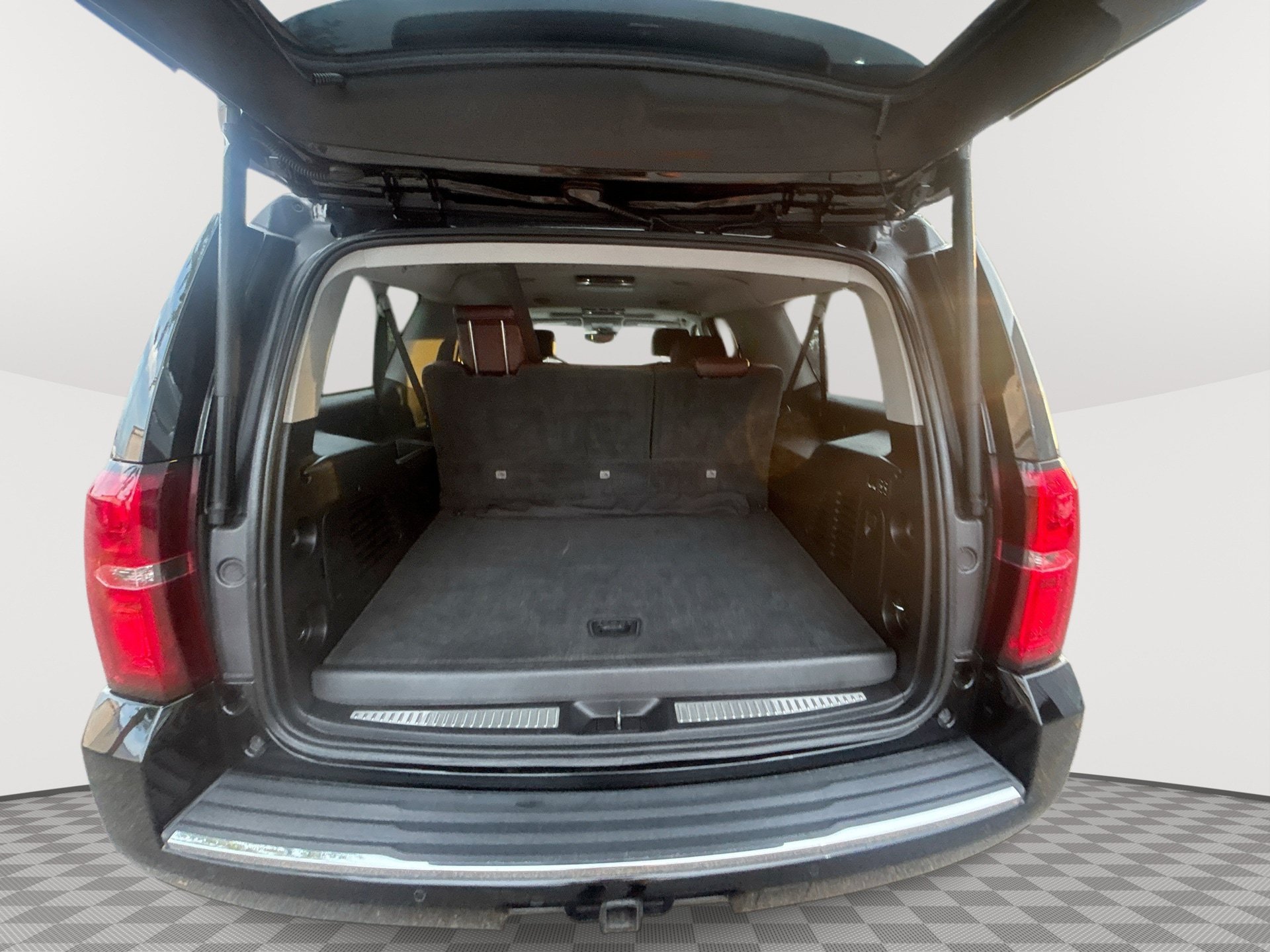 Used 2019 Chevrolet Suburban Premier w/ Premier Plus Edition AWD/4WD image 22