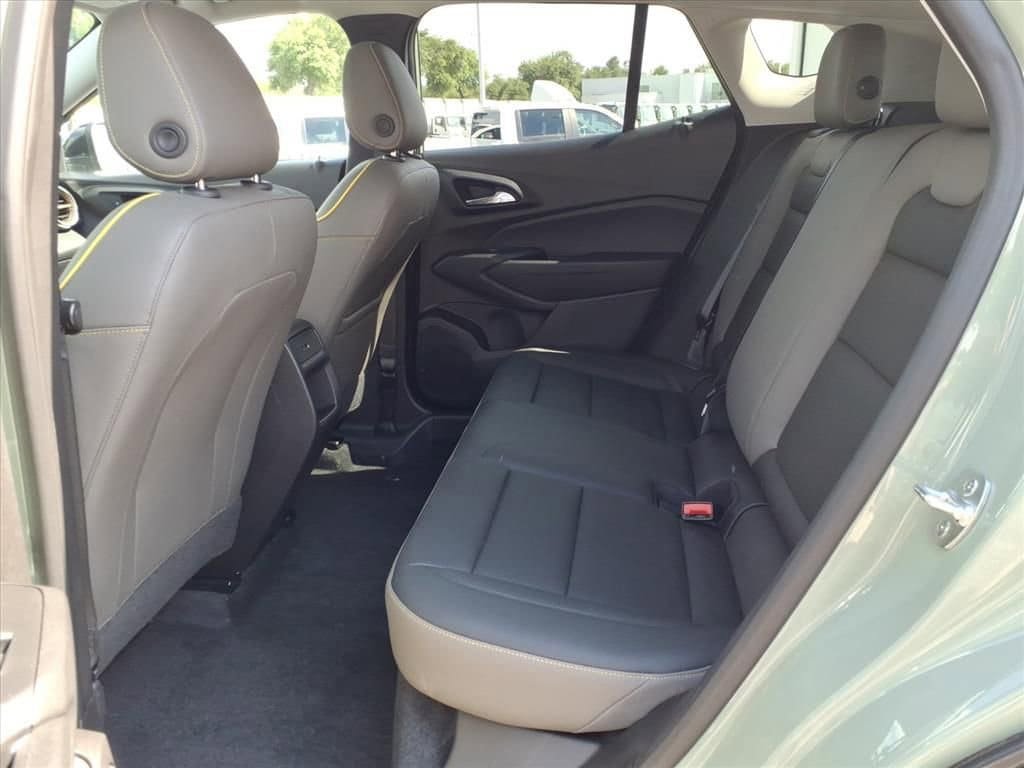 Used 2024 Chevrolet Trax ACTIV w/ Sunroof Package FWD image 24