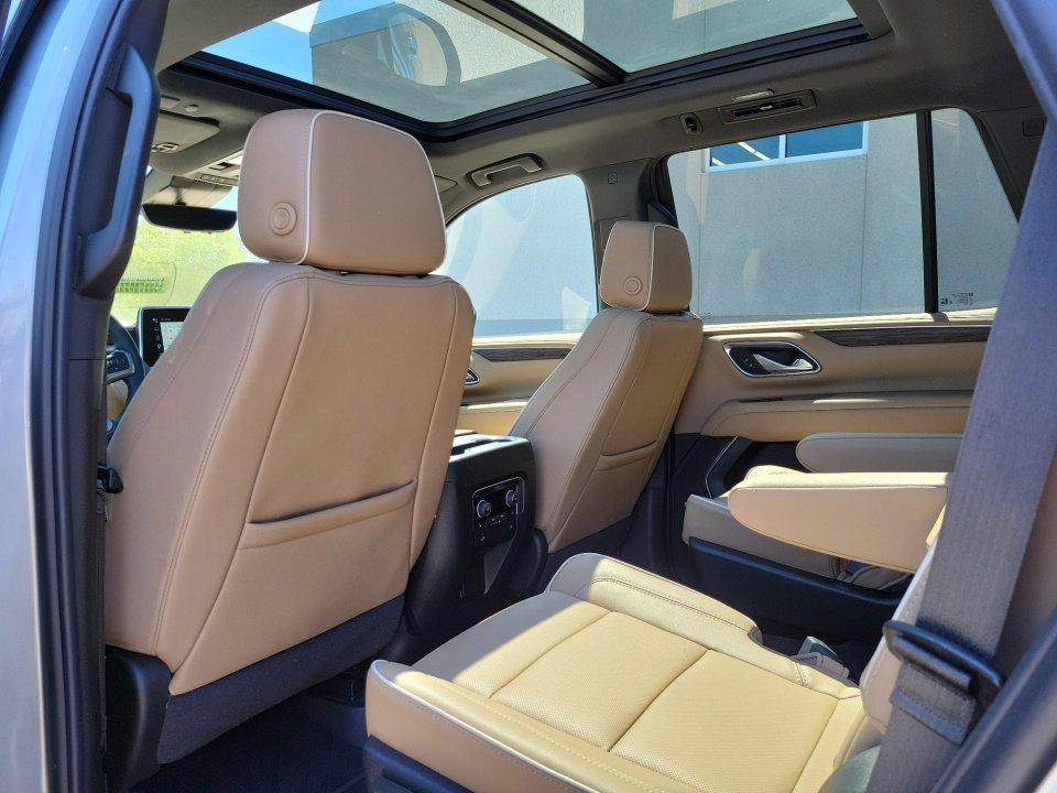 Used 2024 Chevrolet Tahoe Premier w/ Premium Package 2 AWD/4WD image 32