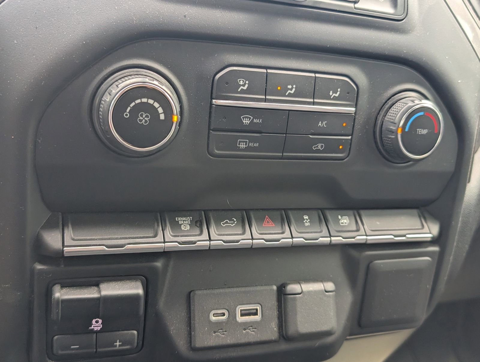 Used 2021 Chevrolet Silverado 2500 Custom w/ Custom Value Package AWD/4WD image 14