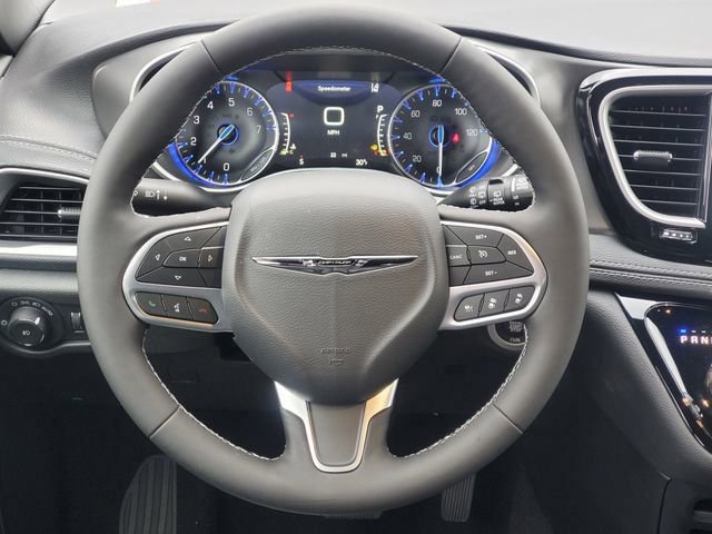 New 2026 Chrysler Pacifica Select AWD/4WD image 18