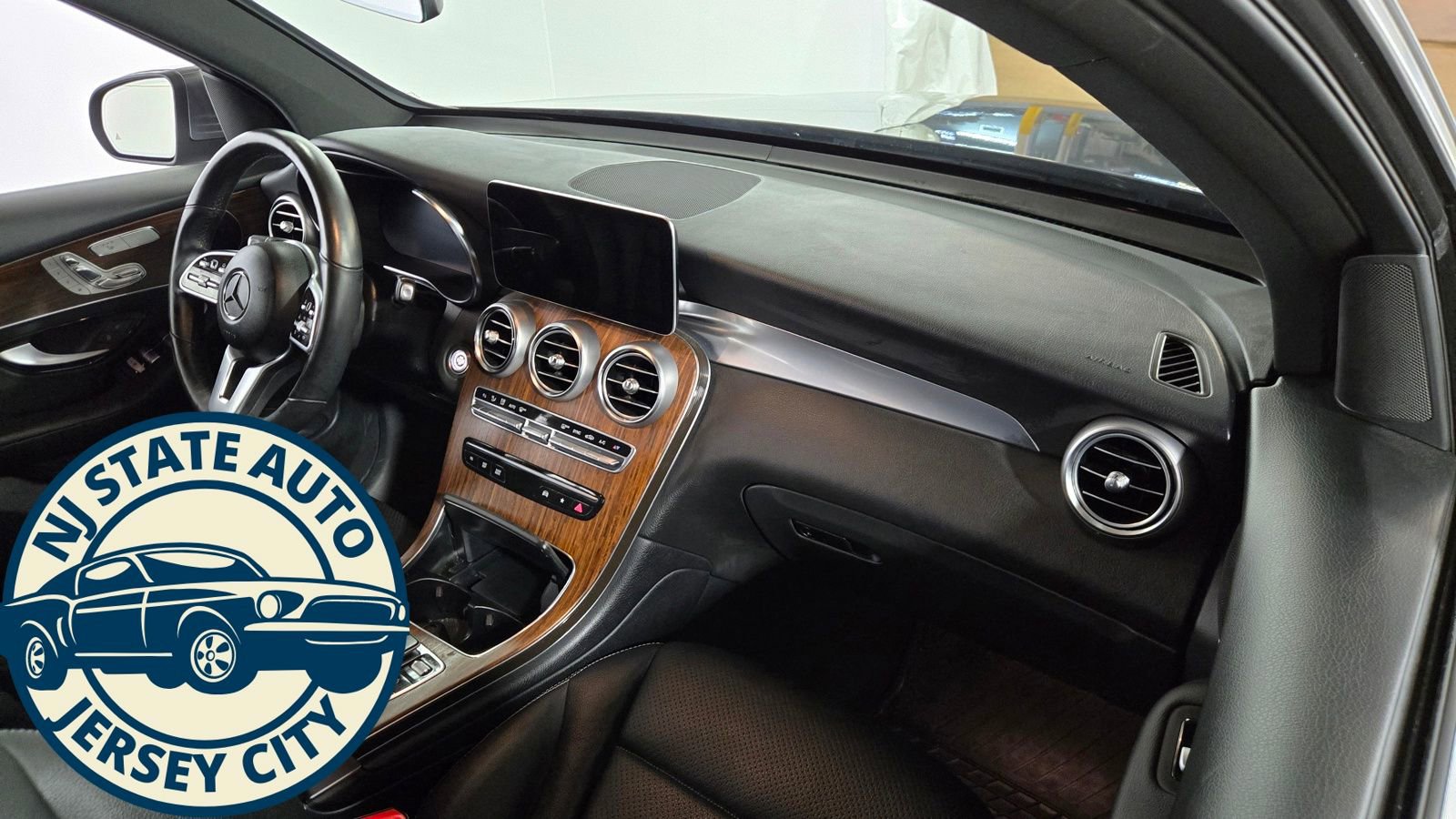 Used 2022 Mercedes-Benz GLC 300 4MATIC image 33