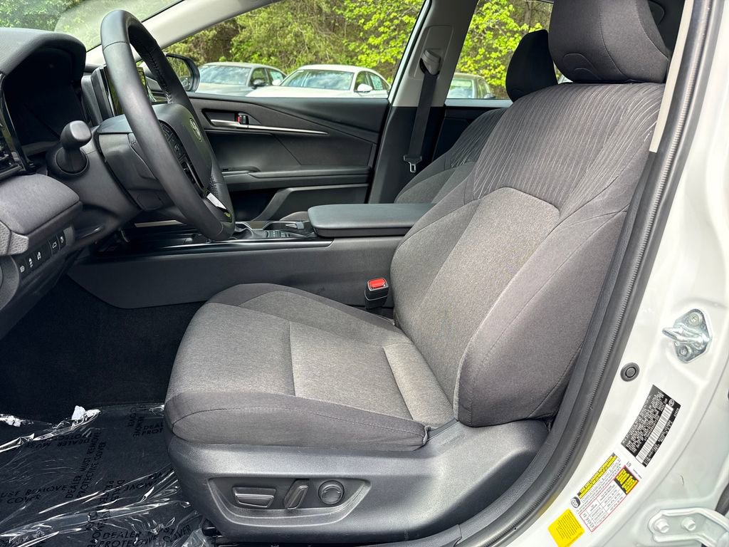Used 2025 Toyota Camry LE w/ Convenience Package image 23