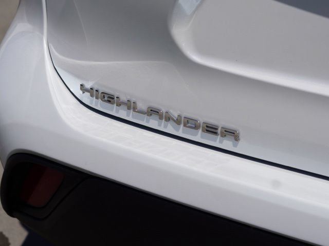 Used 2023 Toyota Highlander XLE FWD image 11