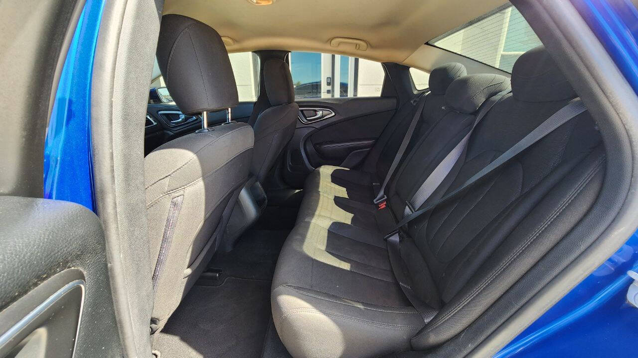 Used 2016 Chrysler 200 Limited FWD image 18