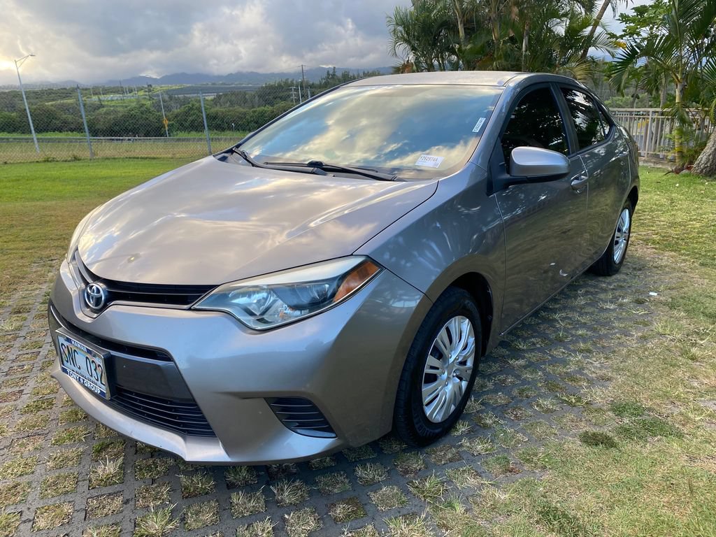 Used 2015 Toyota Corolla LE FWD image 3