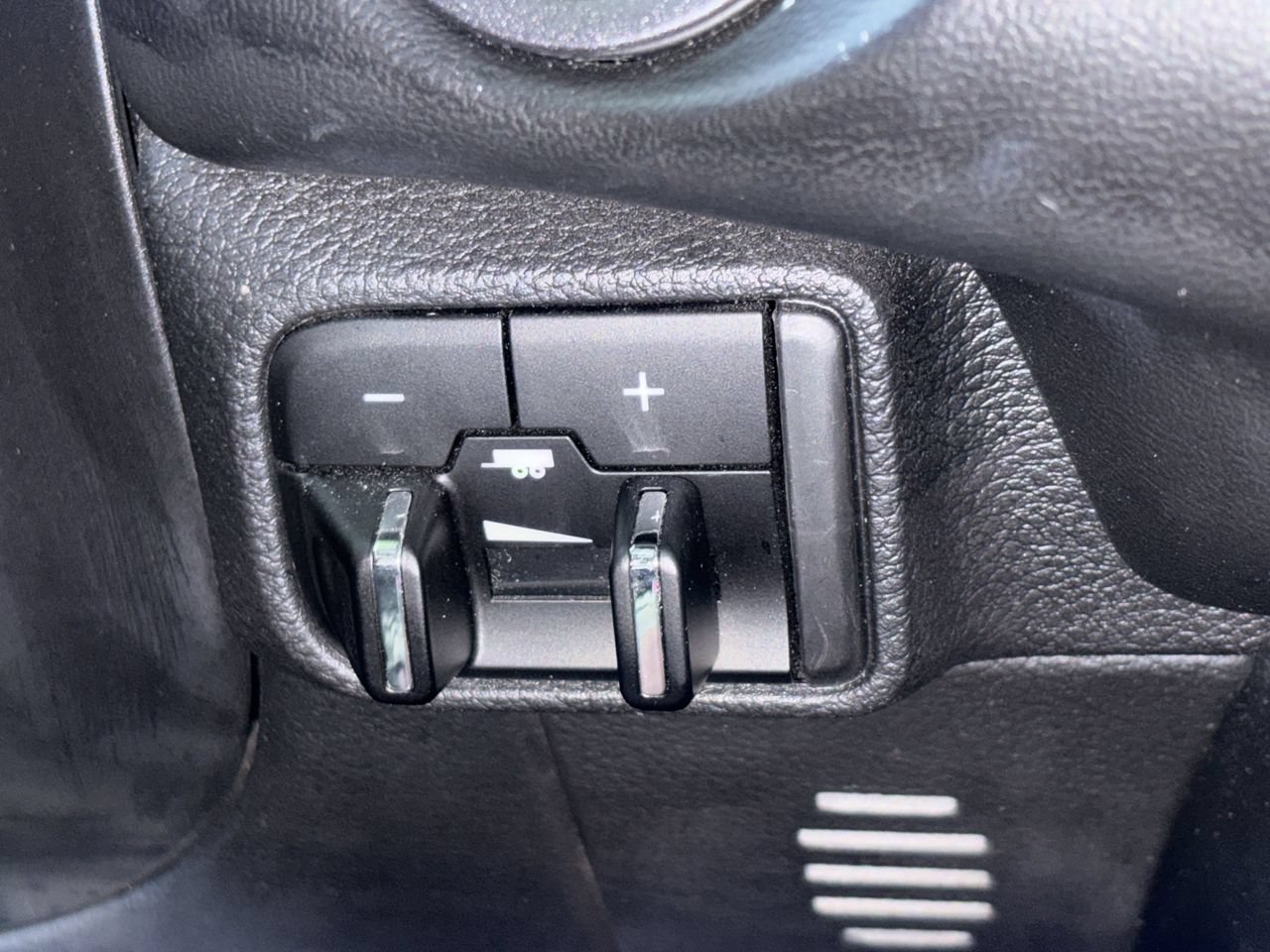 Used 2024 Dodge Durango GT RWD image 9