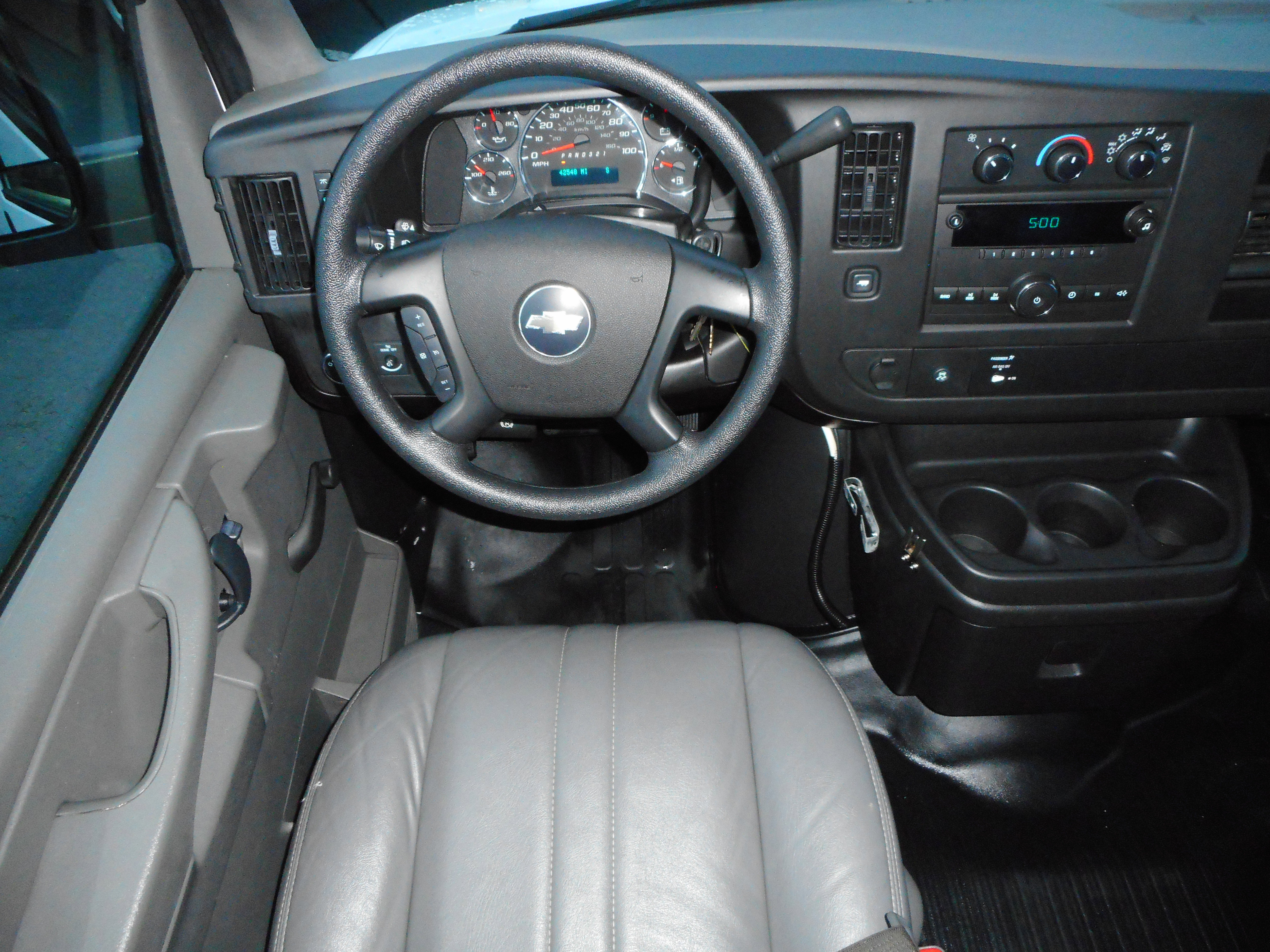 Used 2008 Chevrolet Express 3500 Passenger image 22