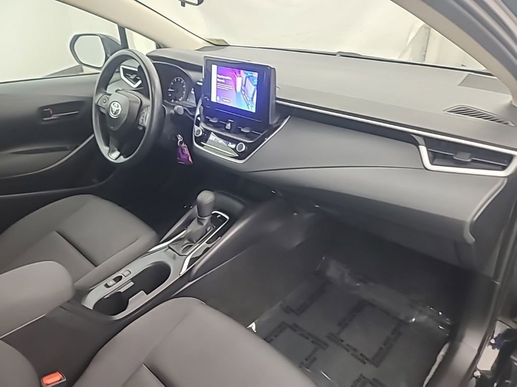 Used 2025 Toyota Corolla LE image 14
