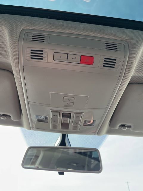 Used 2018 Volkswagen Tiguan SE image 45