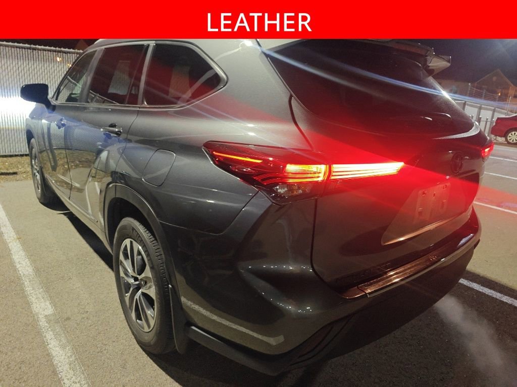 Used 2023 Toyota Highlander XLE image 4