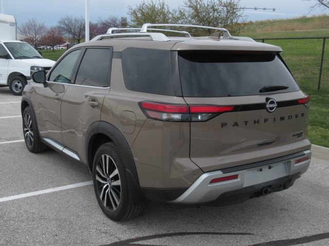 Used 2024 Nissan Pathfinder Platinum image 2