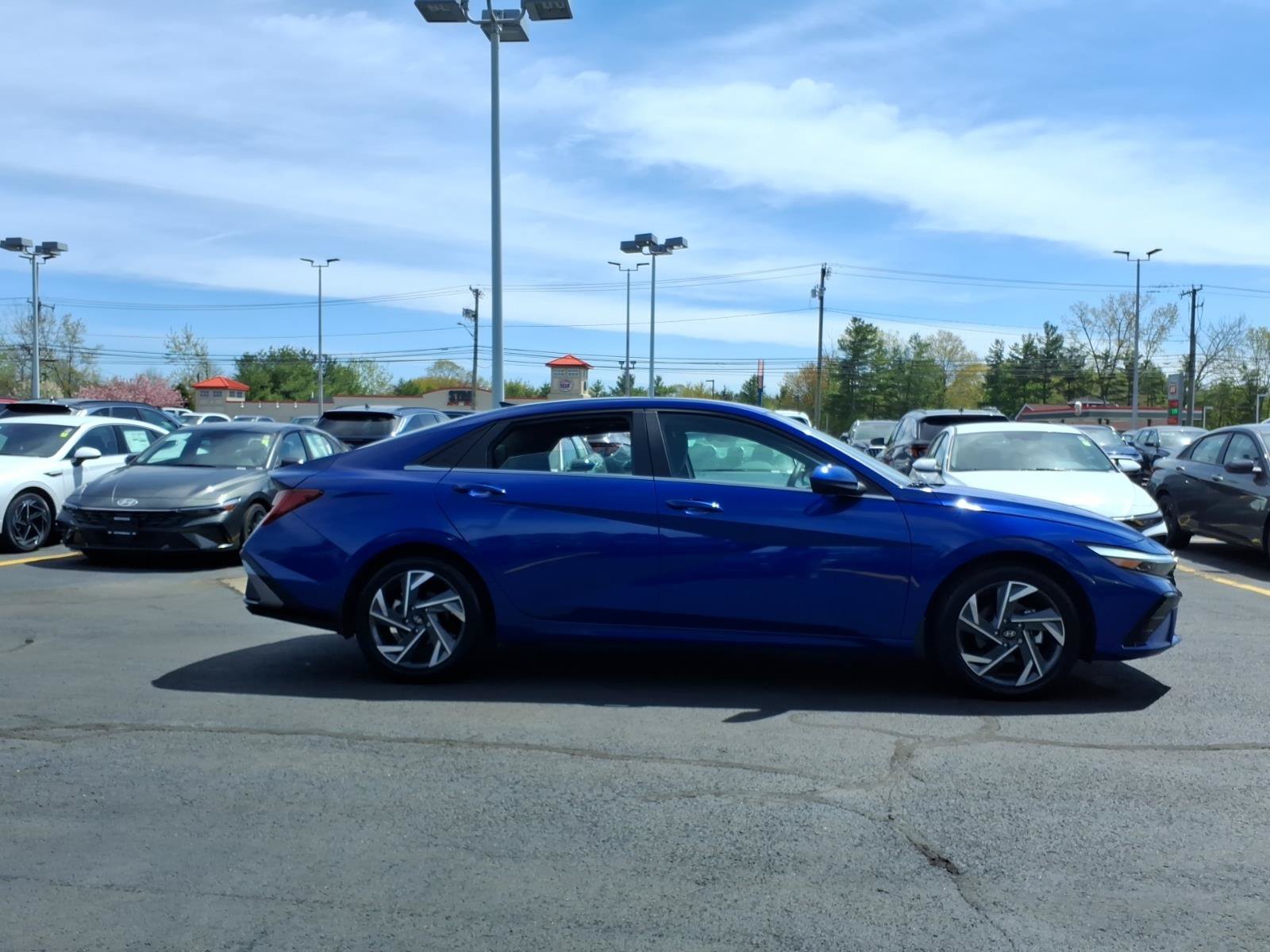 Used 2024 Hyundai Elantra SEL w/ Convenience Package FWD image 4