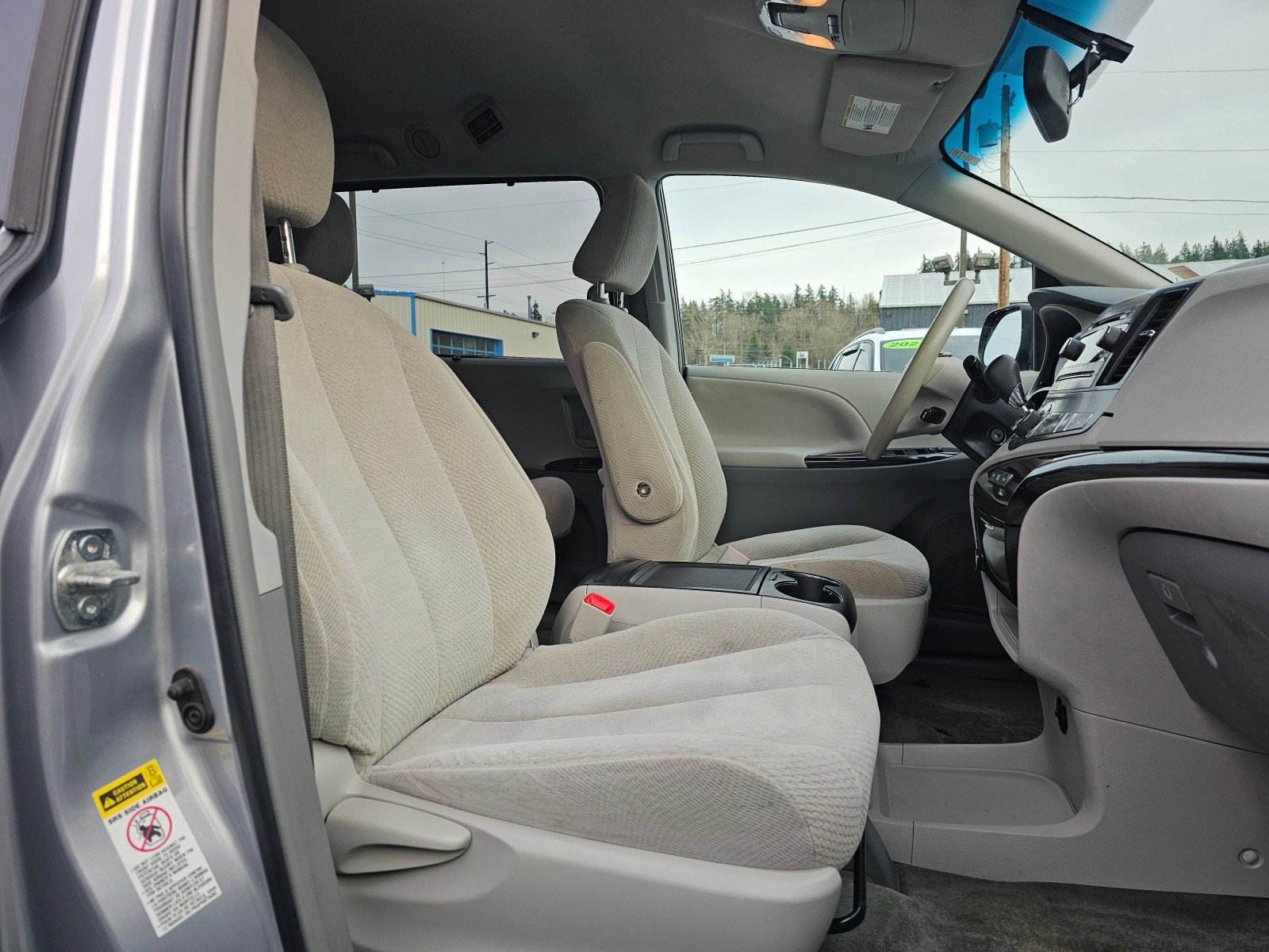 Used 2014 Toyota Sienna LE image 10