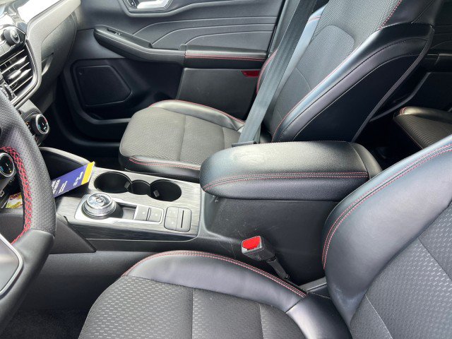 Certified 2025 Ford Escape ST-Line Select AWD/4WD image 17