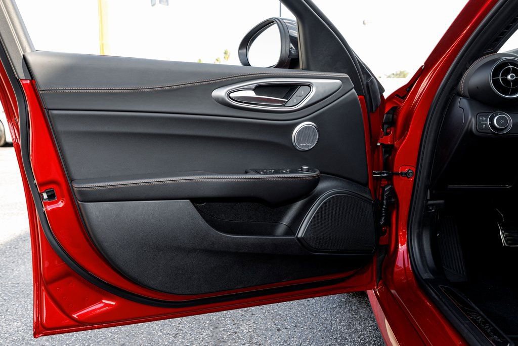 New 2025 Alfa Romeo Giulia AWD w/ Driving Assist Package image 27