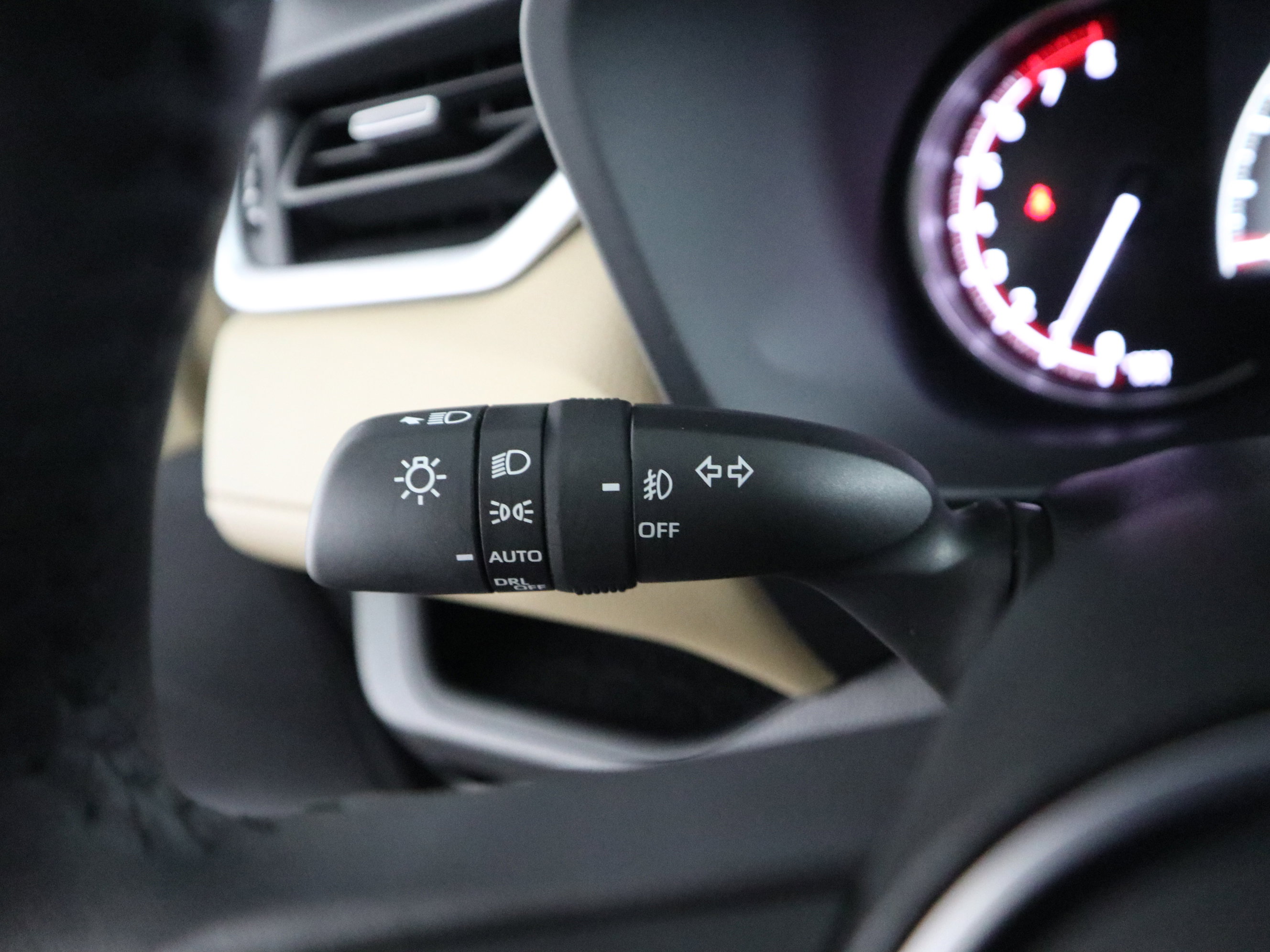 Used 2025 Toyota RAV4 XLE Premium image 26