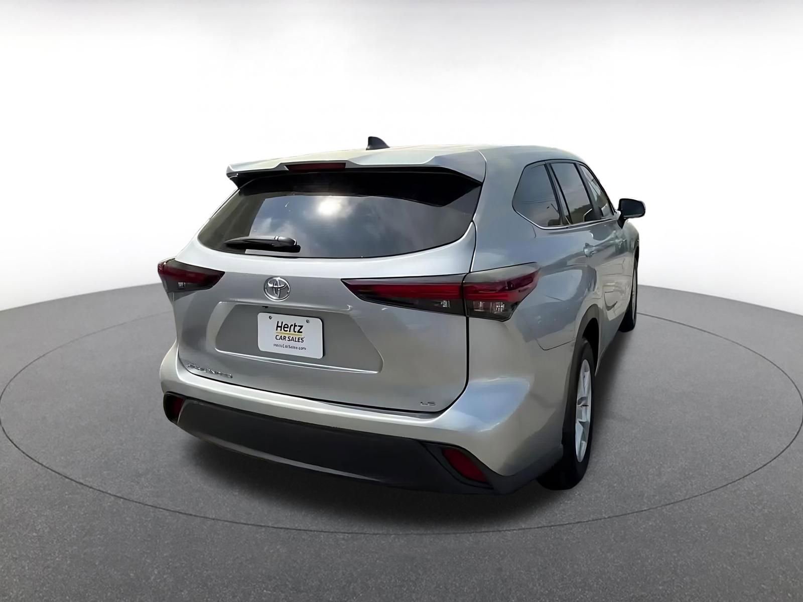 Used 2025 Toyota Highlander LE image 13