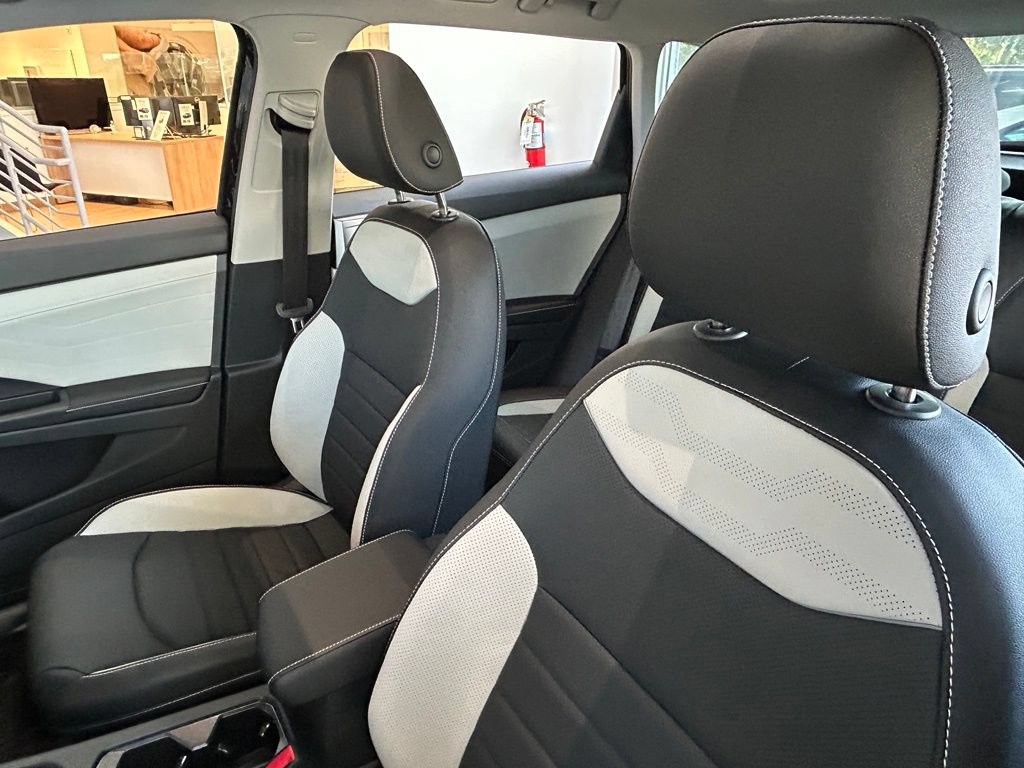 New 2026 Volkswagen Taos SEL AWD/4WD image 11