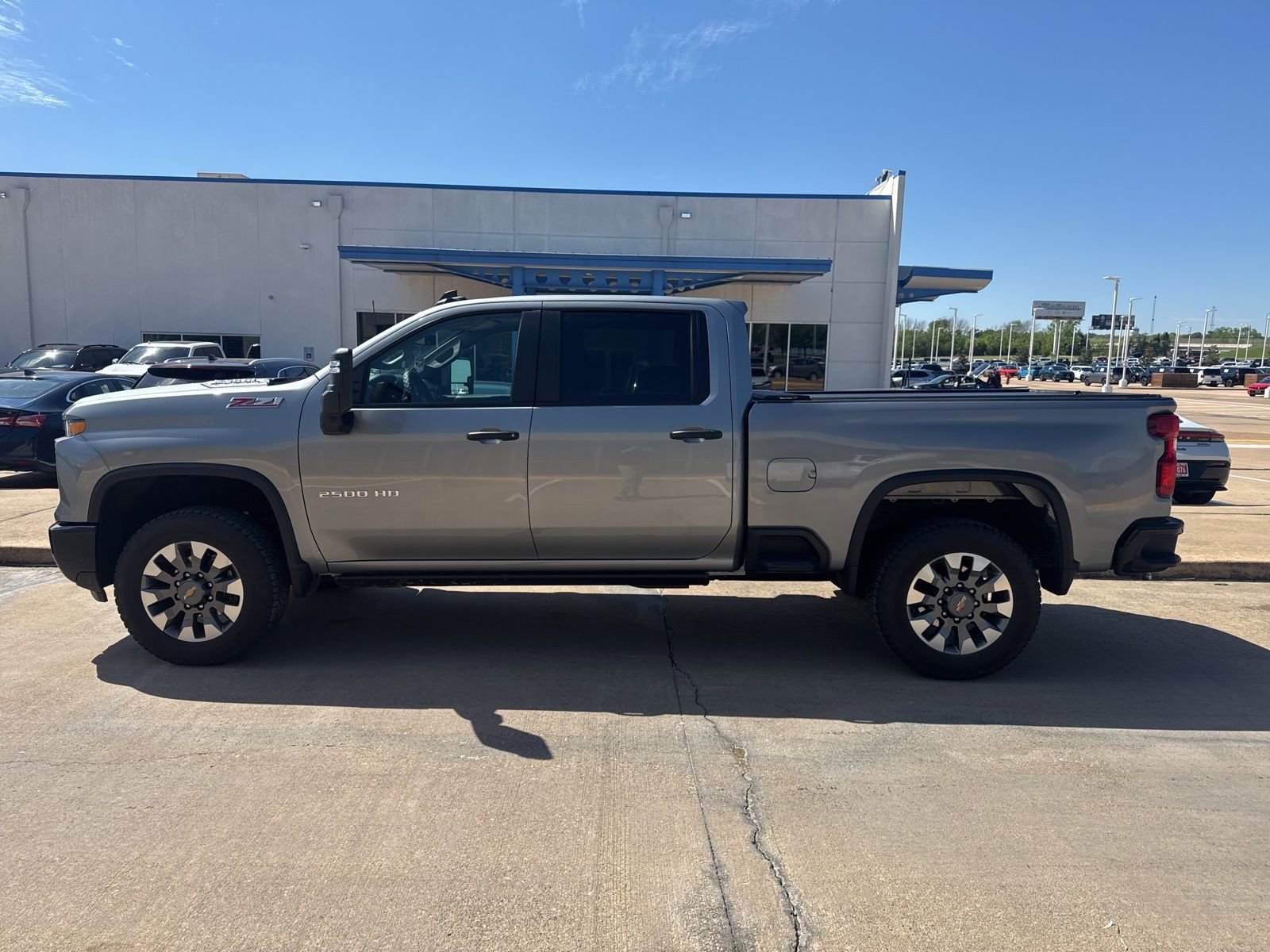 Used 2024 Chevrolet Silverado 2500 Custom w/ Custom Value Package image 3