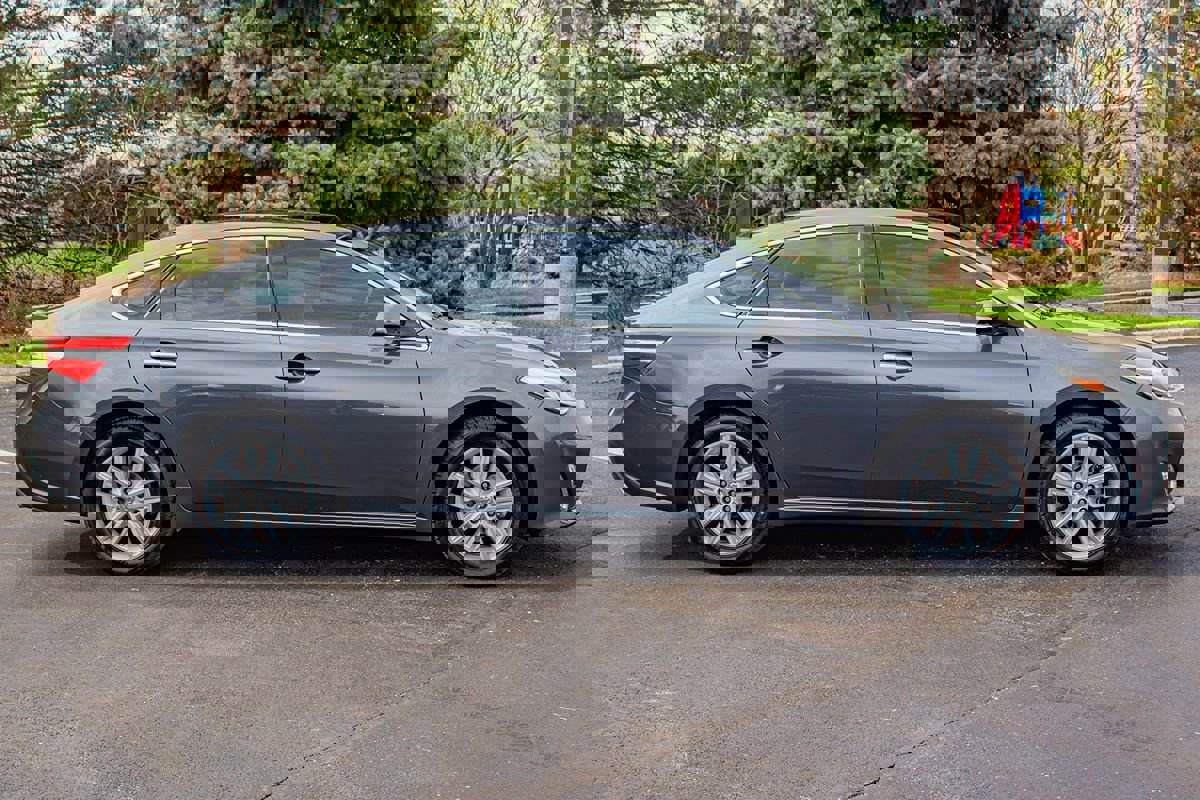 Used 2013 Toyota Avalon XLE image 11