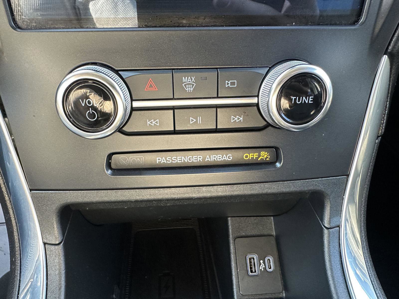 Used 2024 Ford Edge Titanium image 35