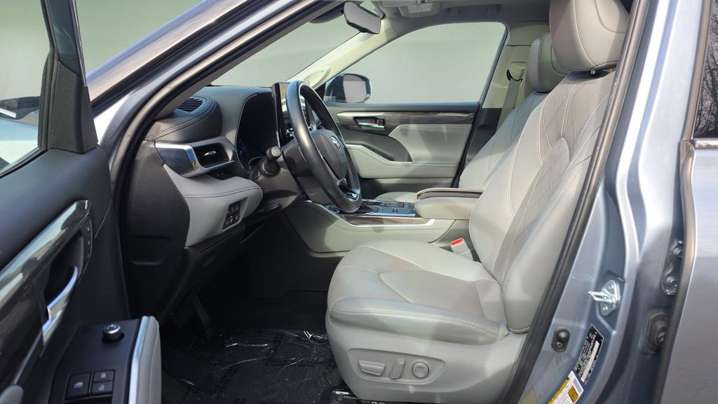 Used 2021 Toyota Highlander Platinum image 10