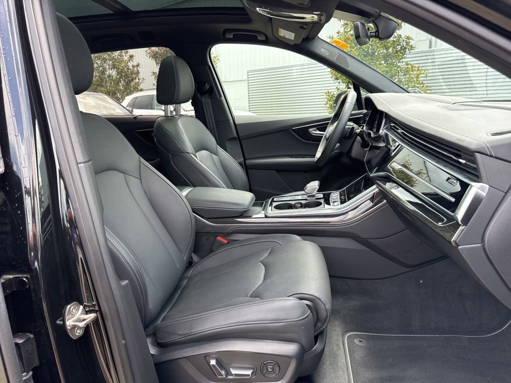 Used 2025 Audi Q7 3.0T Prestige w/ Prestige Package image 16