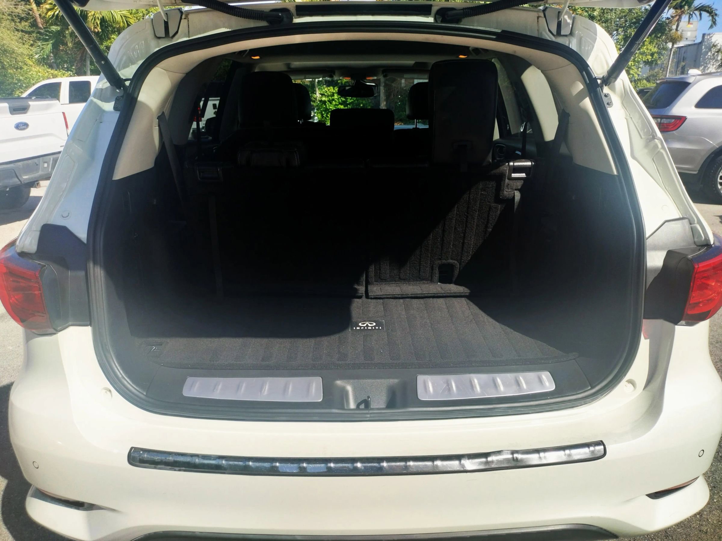 Used 2019 INFINITI QX60 Luxe w/ Essential Package image 7