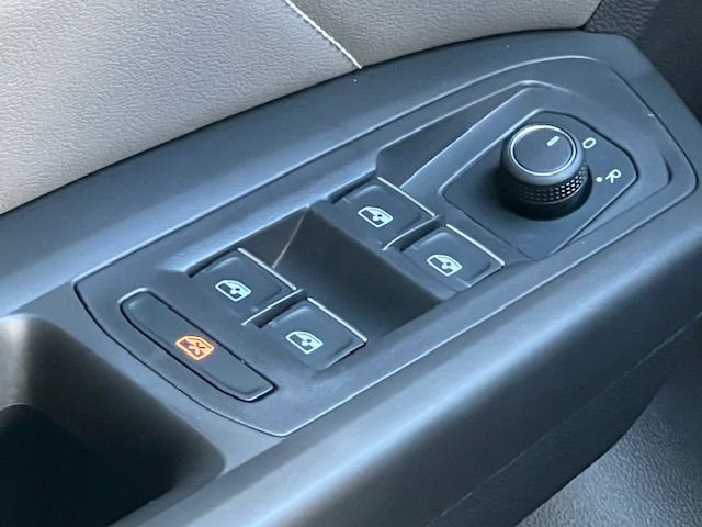 Used 2023 Volkswagen Atlas SE image 30