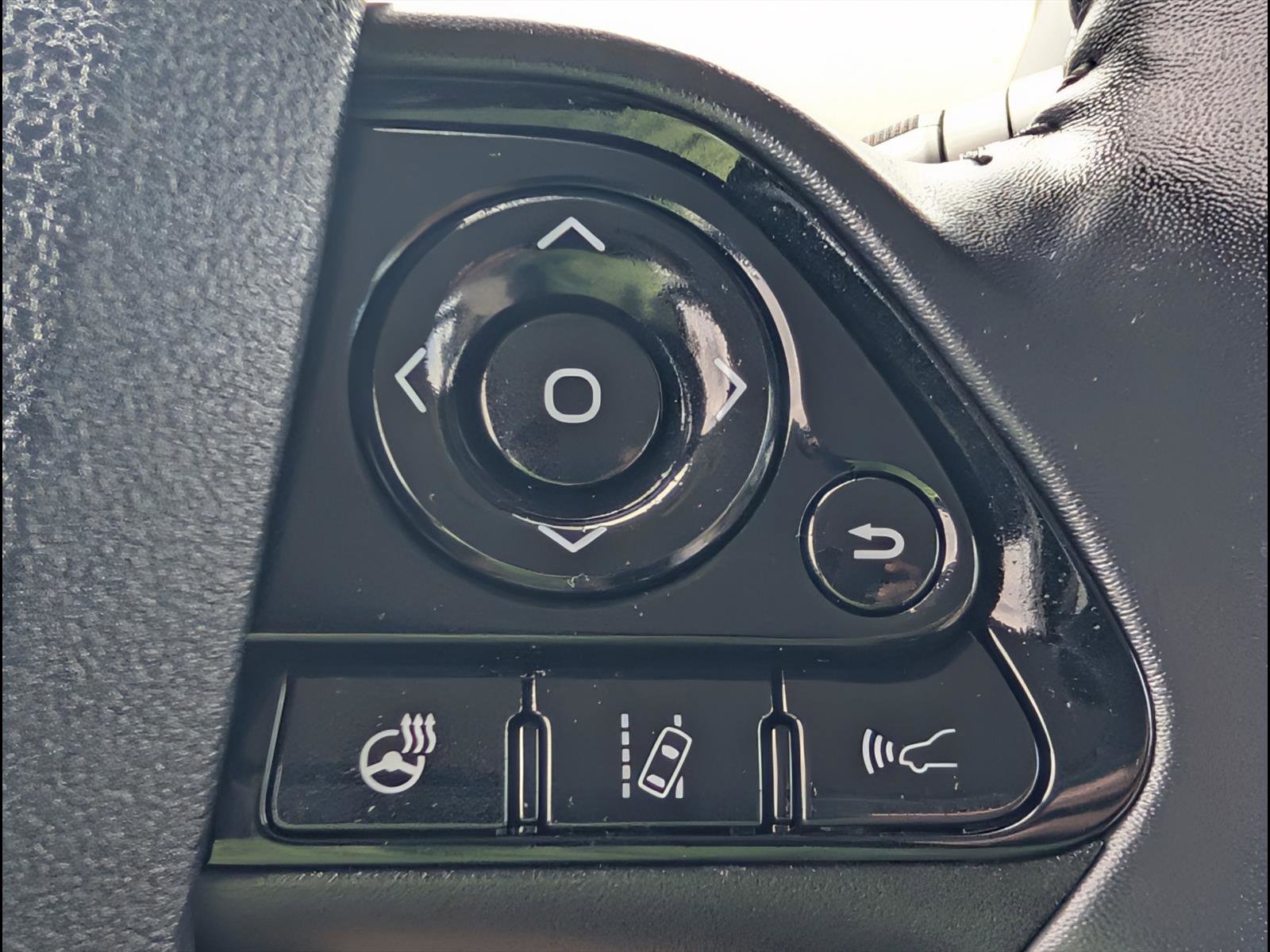 Used 2022 Toyota Prius Limited image 17